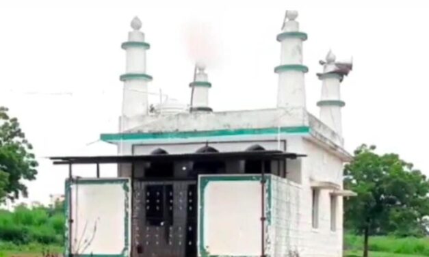 ಮಸೀದಿ ಮೇಲೆ ಭಗವಾಧ್ವಜ ಹಾರಿಸಿದ ಕಿಡಿಗೇಡಿಗಳು