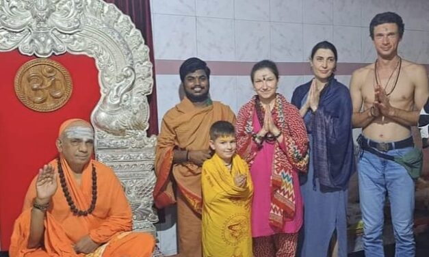 ರಷ್ಯಾ ಬಾಲಕನಿಗೆ ಕಾಶಿ ಜಗದ್ಗುರುಗಳಿಂದ ದೀಕ್ಷೆ