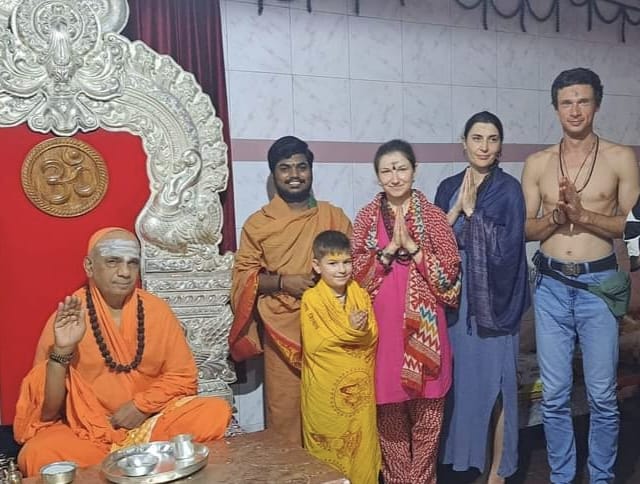 ರಷ್ಯಾ ಬಾಲಕನಿಗೆ ಕಾಶಿ ಜಗದ್ಗುರುಗಳಿಂದ ದೀಕ್ಷೆ