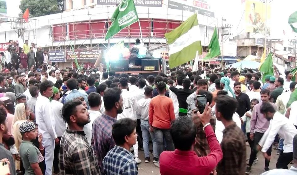 ಈದ್ ಮೆರವಣಿಗೆ ವೇಳೆ ಕಲ್ಲು ತೂರಾಟ ; ಪರಿಸ್ಥಿತಿ ಉದ್ವಿಗ್ನ