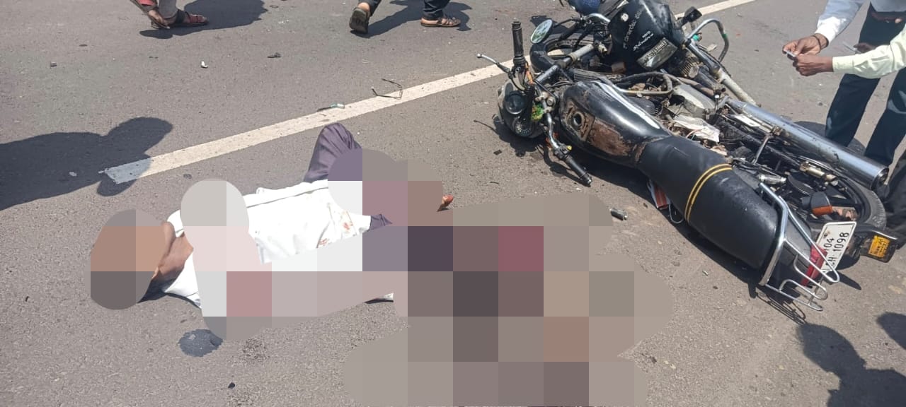 ಅಥಣಿ : ಭೀಕರ ರಸ್ತೆ ಅಪಘಾತ, ಬೈಕ್ ಸವಾರ ಸಾವು
