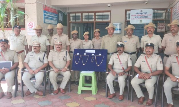 ಅಥಣಿ : ಬಸ್ ನಿಲ್ದಾಣದಲ್ಲಿ ಕಳ್ಳತನ ಮಾಡುತ್ತಿದ್ದ ಖದೀಮರ ಬಂಧನ