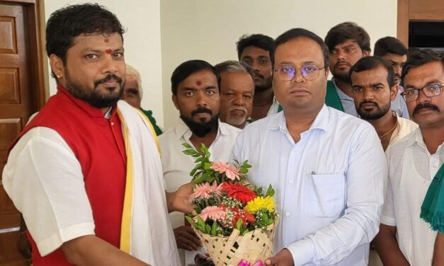 ಡಿಸಿಗೆ ಭೇಟಿಯಾದ ಡಾ. ಮಹಾಂತೇಶ ಶಾಸ್ತ್ರೀಗಳು