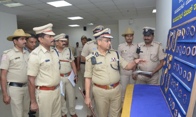 <strong>ಅಂತರಾಜ್ಯ ಕಳ್ಳರಿಂದ 1 ಕೆ.ಜಿ 262 ಗ್ರಾಂ ಚಿನ್ನಾಭರಣಗಳು ವಶಕ್ಕೆ ಇಬ್ಬರ ಆರೋಪಿಗಳ ಬಂಧನ</strong>