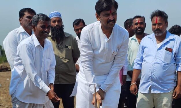 ಬಿಜೆಪಿ ಸರ್ಕಾರದ ಕಾಮಗಾರಿಗಳಿಗೆ ಸವದಿ ಪುತ್ರನಿಂದ ಗುದ್ದಲಿ ಪೂಜೆ ; ಅಧಿಕಾರ ದುರುಪಯೋಗ ಆರೋಪ