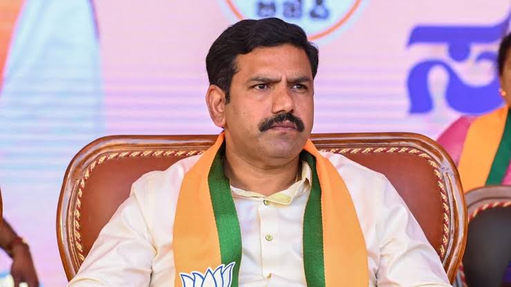 ಅದ್ಧೂರಿ ಸಮಾವೇಶದ ಮೂಲಕ ವಿಜಯೇಂದ್ರಗೆ ಪಟ್ಟ ; ಇನ್ನೂ ಕುಗ್ಗದ ರಾಜಾಹುಲಿ ವರ್ಚಸ್ಸು