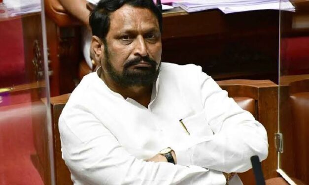 ಶಿವಮೊಗ್ಗದವರು ಉತ್ತರ ಕರ್ನಾಟಕ ವಿರೋಧಿಗಳು : ಲಕ್ಷ್ಮಣ ಸವದಿ ಆರೋಪ