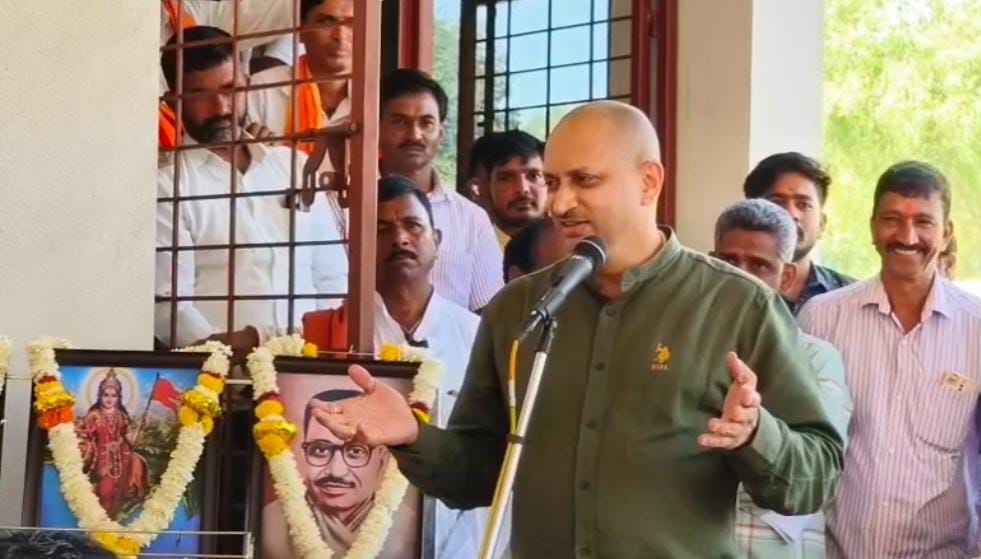 <br />ನನ್ನ ತಾಯಿ ಎದೆ ಹಾಲು ಕುಡಿಸಿ ಬೆಳೆಸಿದ್ದಾಳೆ ; ಮತ್ತೊಮ್ಮೆ ಗುಡುಗಿದ ಸಂಸದ ಹೆಗಡೆ