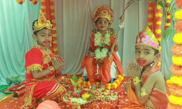 ಎ ಕಿಡ್ಸ್ ಫ್ರೀ ಸ್ಕೋಲ್ ನಲ್ಲಿ ಗಮನಸೆಳೆದ ಬಾಲರಾಮ ವೇಷತೊಟ್ಟ ಪುಟಾಣಿಗಳು