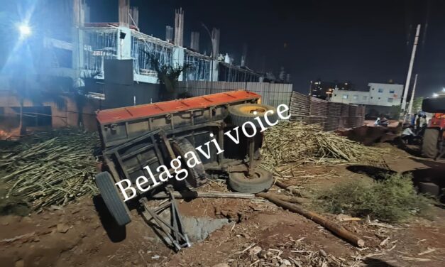 ಬಾಕ್ಸೈಟ್ ರಸ್ತೆಯಲ್ಲಿ ಕಬ್ಬು ತುಂಬಿದ್ದ ಟ್ರ್ಯಾಕ್ಟರ್ ಪಲ್ಟಿ ; ತಪ್ಪಿದ ಅನಾಹುತ