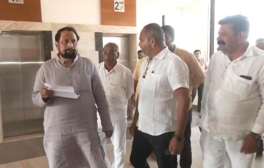 ಸವದಿ ಬಿಜೆಪಿ ಸೇರ್ಪಡೆ ಕುರಿತು ರಮೇಶ್ ಕತ್ತಿ ಸ್ಟೋಟಕ ಹೇಳಿಕೆ…! ಸಾಹುಕಾರ್ ನಡೆ ಕಮಲದತ್ತ…?