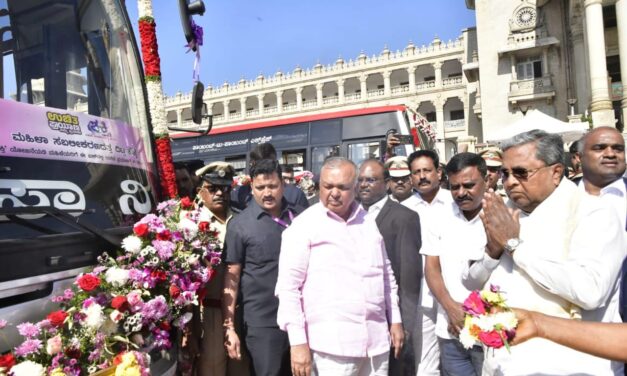 100 ಅಶ್ವಮೇಧ ಬಸ್ ಗಳಿಗೆ ಚಾಲನೆ ನೀಡಿದ ಸಿಎಂ ಸಿದ್ದರಾಮಯ್ಯ