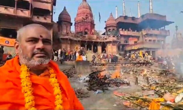 Video – ಸುಡುವ ಶವಗಳ ಮಧ್ಯೆ ನಿಂತು ಸಂವಾದ ಮಾಡಿದ ಕನಕ ಗುರುಪೀಠದ ಶ್ರೀ