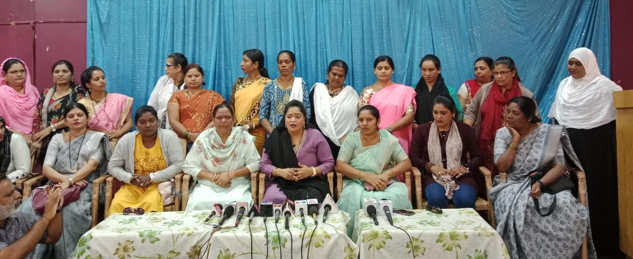 ಸಚಿವ ಸತೀಶ್‌ ಜಾರಕಿಹೊಳಿ ರಾಜ್ಯದಲ್ಲೇ ಇರಲಿ ; ಹೆಬ್ಬಾಳ್ಕರ್ ದೇಹಲಿ ಹೋಗಲಿ – ಕಾಂಗ್ರೆಸ್ ಕಾರ್ಯಕರ್ತೆ ಆಗ್ರಹ