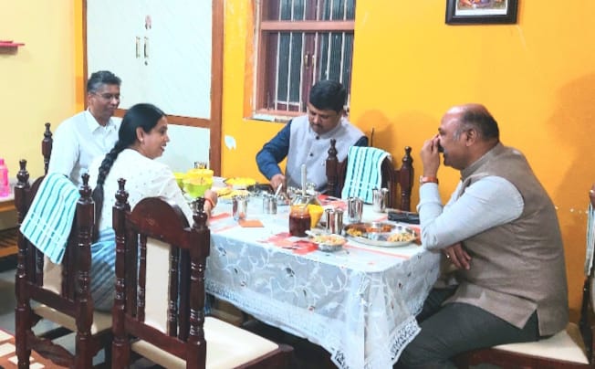 ವಲಸಿಗ ಅಭ್ಯರ್ಥಿಗೆ ಕಾಂಗ್ರೆಸ್ ನಲ್ಲೇ ವಿರೋಧ..! ಸಾಹುಕಾರ್ ಗೇಮ್ ಪ್ಲ್ಯಾನ್ ಏನು…?