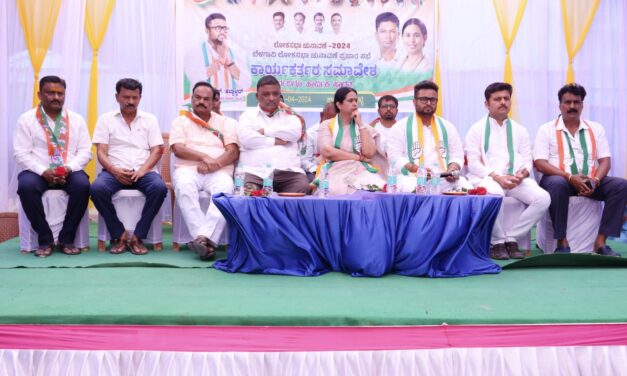 ಗೋಕಾಕ್ ಸಾಹುಕಾರ್ ಕೋಟೆಯಲ್ಲಿ ಸಚಿವೆ ಹೆಬ್ಬಾಳ್ಕರ್ ಅಬ್ಬರದ ಪ್ರಚಾರ