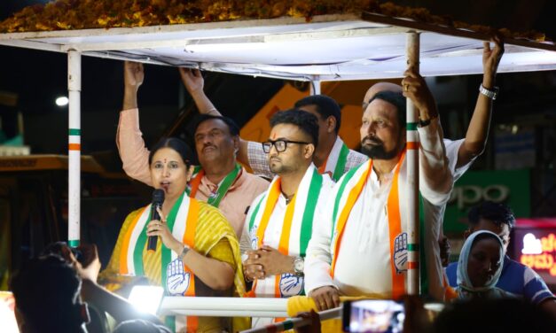 ಬಿಜೆಪಿಯವರಿಂದ ದೇಶಭಕ್ತಿ ಪಾಠ ಕಲಿಯುವ ಅವಶ್ಯಕತೆ ಇಲ್ಲ ; ಮೃಣಾಲ್‌ ಪರ ಲಕ್ಷ್ಮಣ ಸವದಿ ಪ್ರಚಾರ