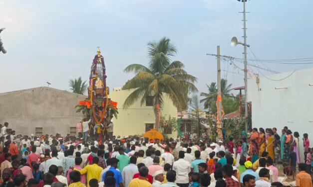 ವಿಜೃಂಭಣೆಯಿಂದ ಜರುಗಿದ ಶ್ರೀ ನೀಲಗುಂದೇಶ್ವರ ರಥೋತ್ಸವ