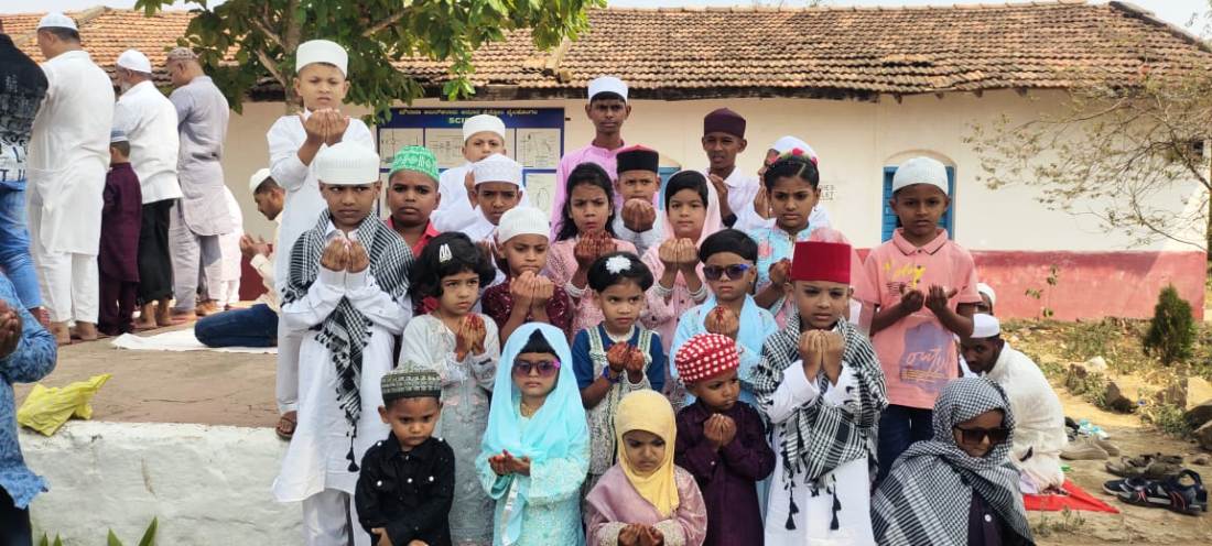 ಬೈಲಹೊಂಗಲದಲ್ಲಿ ಸಂಭ್ರಮದಿಂದ ರಂಜಾನ್ ಹಬ್ಬ ಆಚರಣೆ