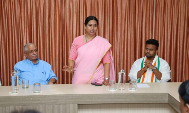 ಬೆಳಗಾವಿ ಕೈಗಾರಿಕೋದ್ಯಮಿಗಳ ಜೊತೆ ಲಕ್ಷ್ಮೀ ಹೆಬ್ಬಾಳಕರ್, ಮೃಣಾಲ ಹೆಬ್ಬಾಳಕರ್ ಸಮಾಲೋಚನೆ