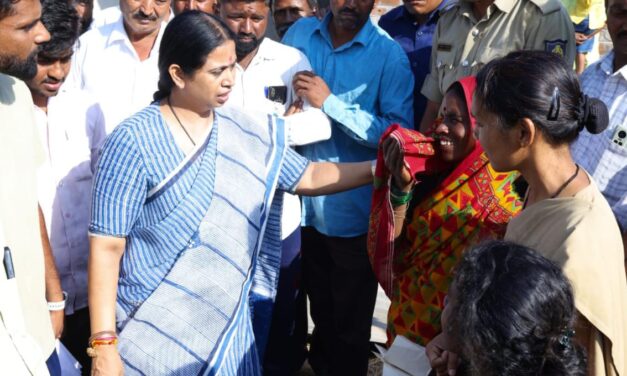 ಆಕಸ್ಮಿಕ ಅಗ್ನಿ ಅವಘಡ : ಸ್ಥಳಕ್ಕೆ ಧಾವಿಸಿ ಮಾನವೀಯತೆ ಮೆರೆದ ಸಚಿವೆ ಲಕ್ಷ್ಮೀ ಹೆಬ್ಬಾಳಕರ್ 