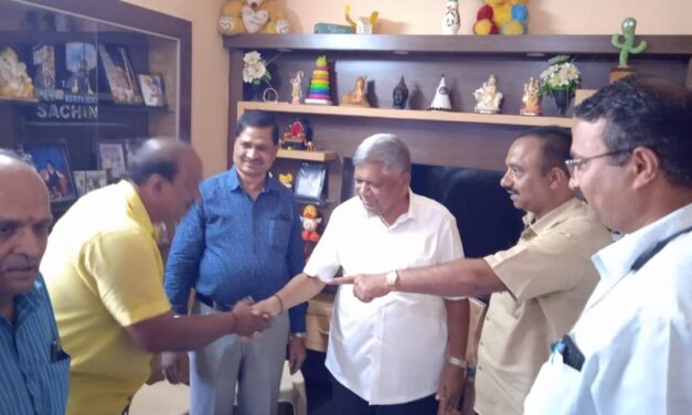 ಚುನಾವಣಾ ಪ್ರಚಾರದಲ್ಲಿ ತೊಡಗಿದ ಸರ್ಕಾರಿ ಅಧಿಕಾರಿಗಳು ; ಪ್ರಚಾರದ ವೀಡಿಯೋ ವೈರಲ್