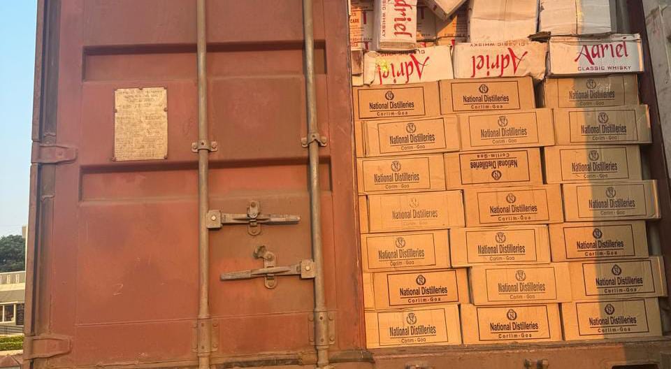 ಲಕ್ಷಾಂತರ ಮೌಲ್ಯದ ಸಾರಾಯಿ ವಶ ; ಇಬ್ಬರ ಬಂಧನ