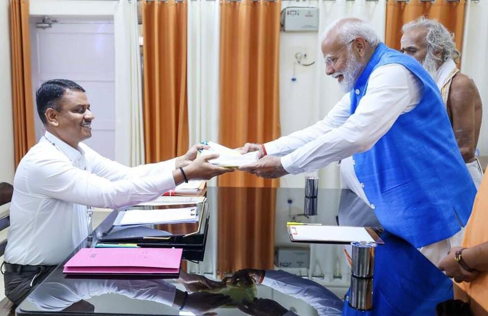 Video – ನಾಮಪತ್ರ ಸಲ್ಲಿಸಿದ ಹೃದಯ ಸಾಮ್ರಾಟ್ ನರೇಂದ್ರ ಮೋದಿ ; ಗತ್ತು, ಗೈರತ್ತು ಹೇಗಿದೆ ನೋಡಿ….!