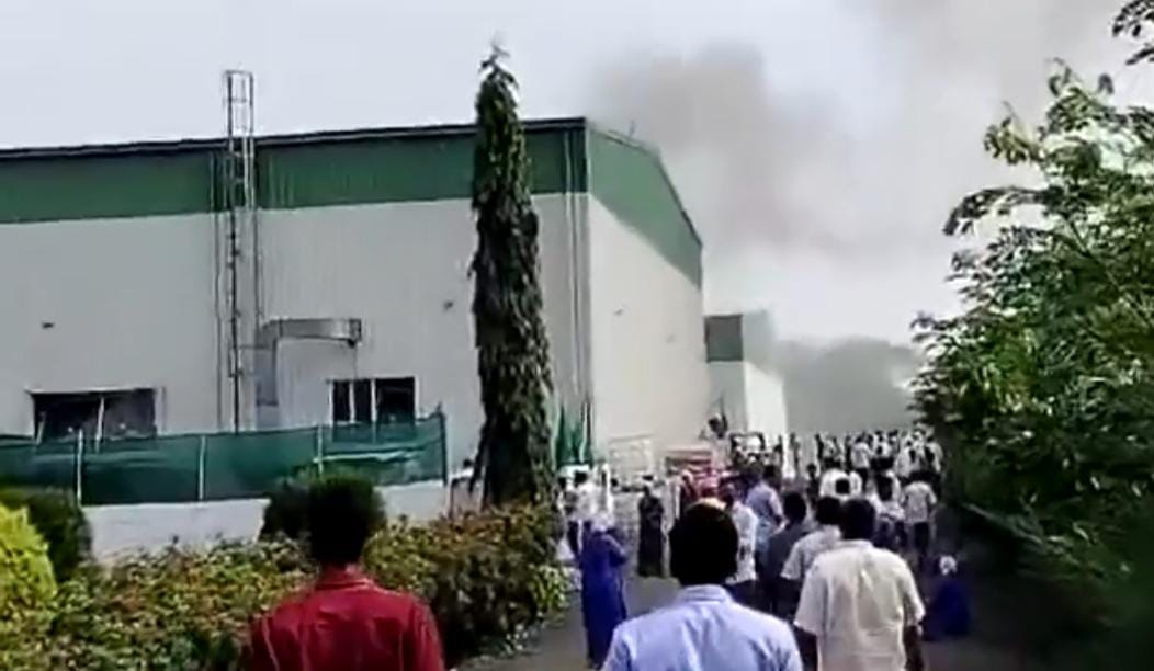 ಲಕ್ಷ್ಮಣ ಸವದಿ ಮಾಲಿಕತ್ವದ ಕಾರ್ಖಾನೆಯಲ್ಲಿ ಸ್ಪೋಟ ; ಓರ್ವ ಮಹಿಳೆ ಸಾವು