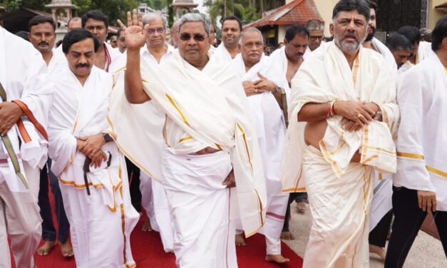 ಧರ್ಮಸ್ಥಳ – ಸಿಎಂ, ಡಿಸಿಎಂ ಬರುತ್ತಿದ್ದಂತೆ ಮೋದಿ, ಜೈ ಶ್ರೀರಾಮ್ ಘೋಷಣೆ ‌ಕೂಗಿದ ಭಕ್ತರು