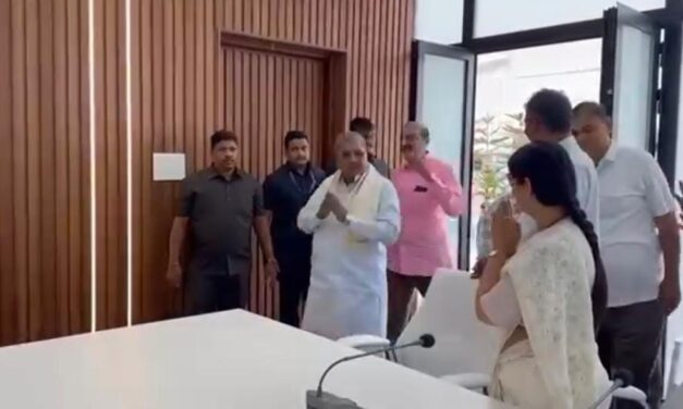 Video – ಸಚಿವೆ ಲಕ್ಷ್ಮೀ ಹೆಬ್ಬಾಳ್ಕರ್ ಕ್ಷಮೆ ಕೇಳಿದ ಸಿಎಂ ; ಕಾರಣ ಏನು….?