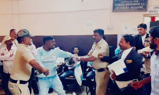 Video – ಪಾಕಿಸ್ತಾನ್ ಜಿಂದಾಬಾದ್ ಘೋಷಣೆ ; ವಕೀಲರು ಹೇಗೆ ಥಳಿಸಿದ್ರು ನೋಡಿ