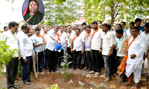 ತಾಯಿಯ ನೆನಪಲ್ಲಿ ಸಸಿ ನೆಟ್ಟ ಸಾಹುಕಾರ