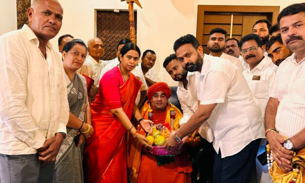 ಸೋಲಿಗೆ ಎದೆಗುಂದುವುದು ಬೇಡ : ಹೆಬ್ಬಾಳಕರ್ ಗೆ ಧೈರ್ಯ ಹೇಳಿದ ಕೂಡಲಸಂಗಮ ಶ್ರೀ