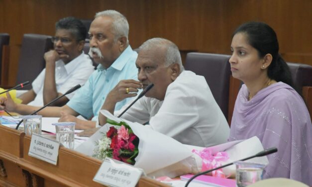 ಕೆಡಿಪಿ ಸಭೆಯಲ್ಲಿ ಕುಡುಕ ಶಿಕ್ಷಕರ ಕುರಿತು ಚರ್ಚೆ ; ಎಚ್ಚರಿಕೆ ಕೊಟ್ಟ ಕಾಗೆ