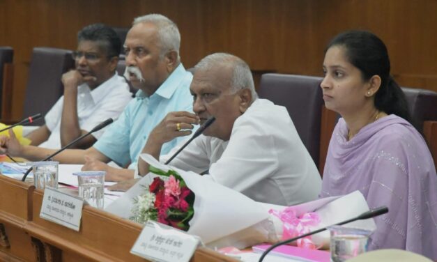 ಕೆಡಿಪಿ ಸಭೆಯಲ್ಲಿ ತಂದೆ, ಮಗಳು ; ಇತಿಹಾಸ ನಿರ್ಮಿಸಿದ ಸಾಹುಕಾರ್ ಕುಟುಂಬ