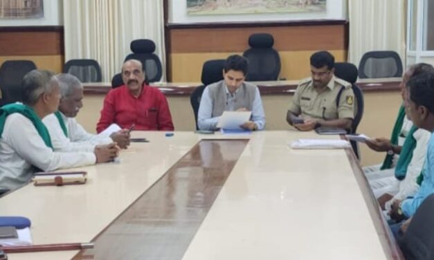 ಶಿವಸಾಗರ ಸಕ್ಕರೆ ಕಾರ್ಖಾನೆ ಆಡಳಿತ ಮಂಡಳಿ ವಿರುದ್ಧ ಸಿಡಿದೆದ್ದ ಷೇರುದಾರರು, ರೈತರು.. ಬೆಳಗಾವಿ ಡಿಸಿ ನೀಡಿದ ಭರವಸೆ ಏನು?