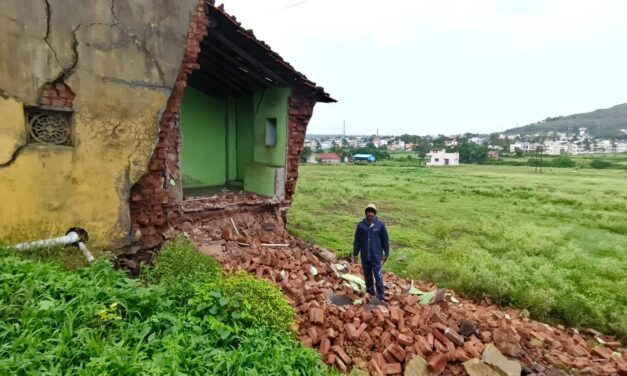 ಚಿಕ್ಕೋಡಿ : ಕುಸಿದ ಮನೆ ಗೋಡೆ ; ಅದೃಷ್ಟವಶಾತ್ ಬದುಕುಳಿದ ಕುಟುಂಬ