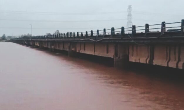 ಅಥಣಿ – ದರೂರ ಸೇತುವೆ ಸ್ಥಿತಿಗತಿ ; ನೀರಿನ ಮಟ್ಟದಲ್ಲಿ ಕೊಂಚ ಏರಿಕೆ