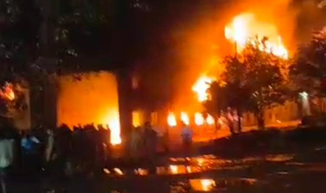 ಬೆಳಗಾವಿ – ಭೀಕರ ಅಗ್ನಿ ಅವಘಡ ; ಹೊತ್ತಿ ಉರಿಯುತ್ತಿರುವ ಕಾರ್ಖಾನೆ