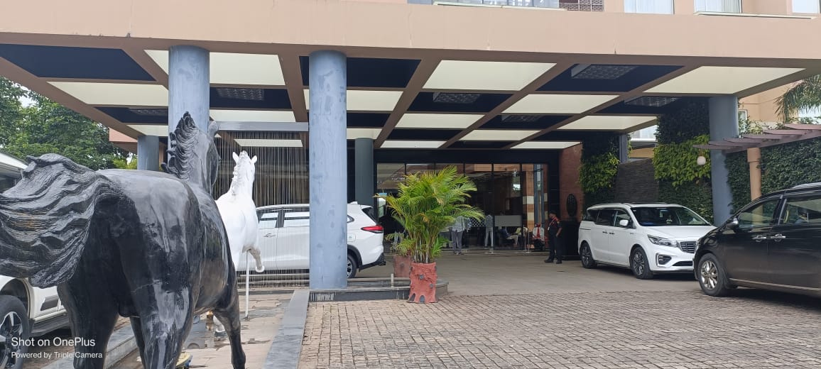 ಖಾಸಗಿ ಹೊಟೇಲ್ ನಲ್ಲಿ ಬಿಜೆಪಿ ಅತೃಪ್ತರ ಮೀಟಿಂಗ್ ; ರಹಸ್ಯ ಸಭೆಯಲ್ಲಿ ಯಾರೆಲ್ಲಾ ಭಾಗಿ…?