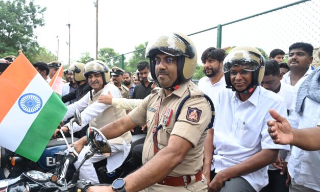ಹೆಲ್ಮೆಟ್ ಧರಿಸಿ ಸಾಹುಕಾರ್ ಬೈಕ್ ಸವಾರಿ