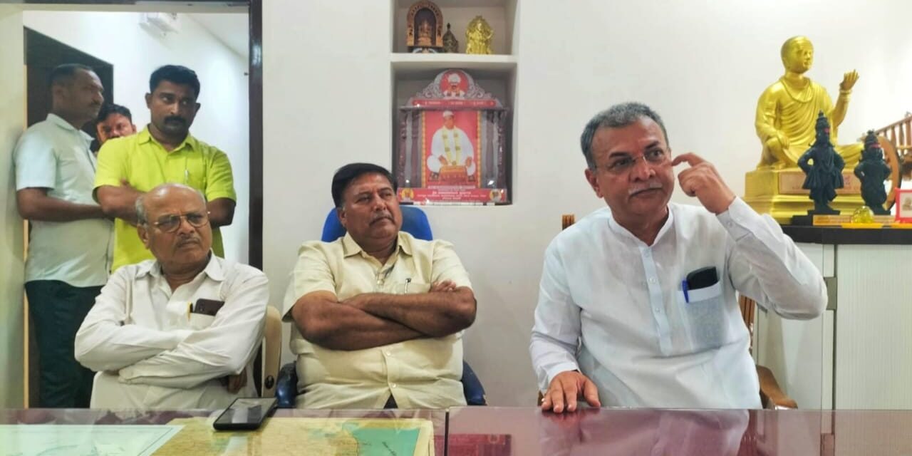 ಅಥಣಿಯಲ್ಲಿ ಅಕ್ರಮ ಚಟುವಟಿಕೆ ತಡೆಗಟ್ಟಲು ವಿಫಲ : ಪರೋಕ್ಷವಾಗಿ ಸವದಿ ವಿರುದ್ಧ ಹರಿಹಾಯ್ದ ಕುಮಠಳ್ಳಿ