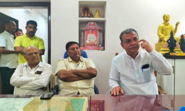 ಅಥಣಿಯಲ್ಲಿ ಅಕ್ರಮ ಚಟುವಟಿಕೆ ತಡೆಗಟ್ಟಲು ವಿಫಲ : ಪರೋಕ್ಷವಾಗಿ ಸವದಿ ವಿರುದ್ಧ ಹರಿಹಾಯ್ದ ಕುಮಠಳ್ಳಿ