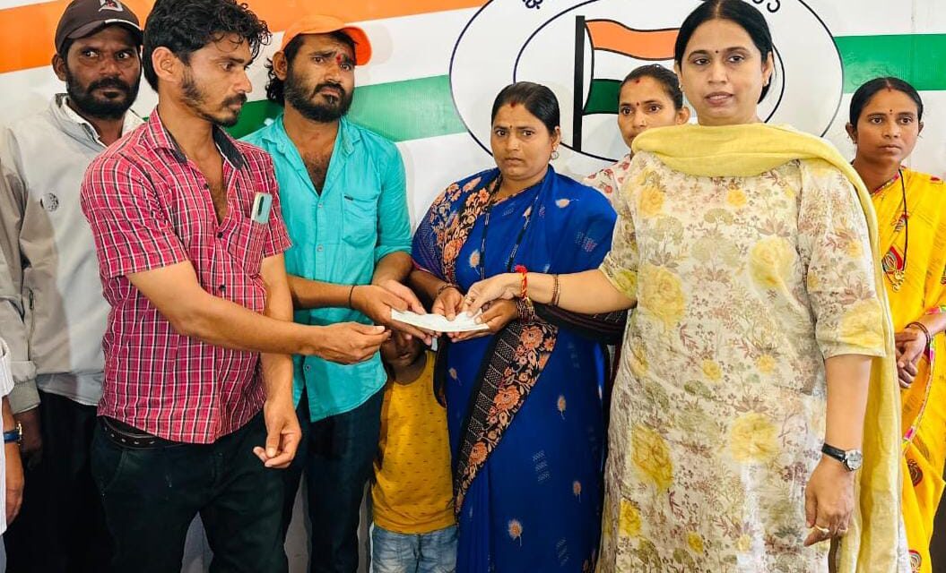 6 ಲಕ್ಷ ರೂ. ಪರಿಹಾರ : ಆದೇಶ ಪತ್ರ ನೀಡಿದ ಸಚಿವೆ ಲಕ್ಷ್ಮೀ ಹೆಬ್ಬಾಳಕರ್