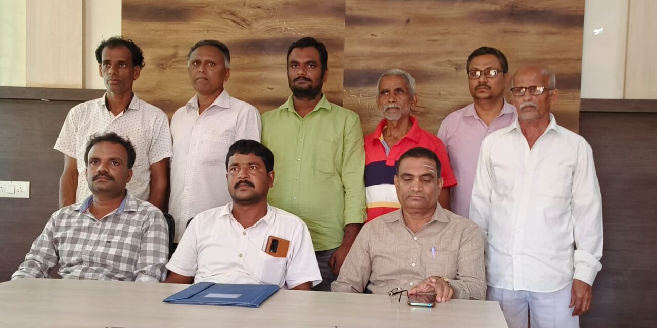 ಮದ್ಯದಂಗಡಿ ಸ್ಥಳಾಂತರ ಮಾಡುವಂತೆ ಸಾರ್ವಜನಿಕರ ಆಗ್ರಹ