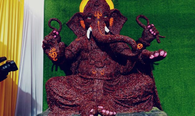 ಹುಣಸೆ ಬೀಜದಿಂದ ತಯಾರಾದ 8 ಅಡಿ ಎತ್ತರದ ಗಣೇಶ ಮೂರ್ತಿ