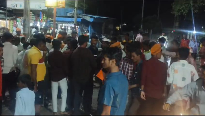 ಚಿಕ್ಕೋಡಿ : ಪಟಾಕಿ ಹಚ್ಚುವ ವಿಚಾರದಲ್ಲಿ ಗಲಾಟೆ ; ಎರಡು ಗುಂಪುಗಳ‌ ಮಧ್ಯೆ ವಾಗ್ವಾದ