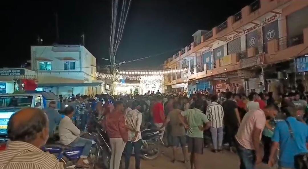 ಗಣೇಶ ವಿಸರ್ಜನೆ ಮೆರವಣಿಗೆ ಮೇಲೆ‌ ಕಲ್ಲು, ಪೆಟ್ರೋಲ್ ಬಾಂಬ್ ಎಸೆದು ವಿಕೃತಿ ಮೆರೆದ ಮುಸ್ಲಿಂ ಯುವಕರು