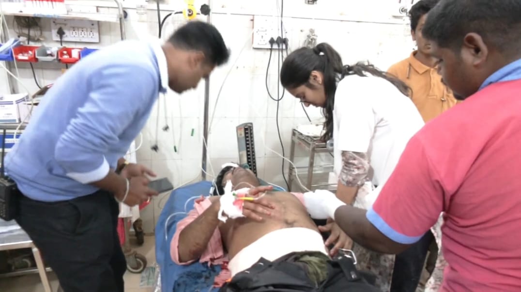 ಬೆಳಗಾವಿ : ಗಣೇಶೋತ್ಸವ ಮೆರವಣಿಗೆ ವೇಳೆ ಹರಿದ ರಕ್ತ ; ಮೂವರಿಗೆ ಗಂಭೀರ ಗಾಯ